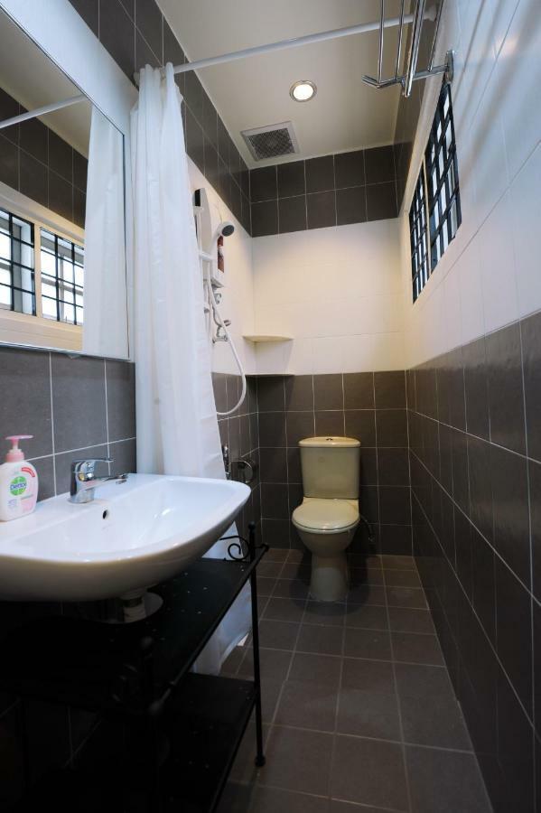 The One Vacation Home Malacca Exteriör bild