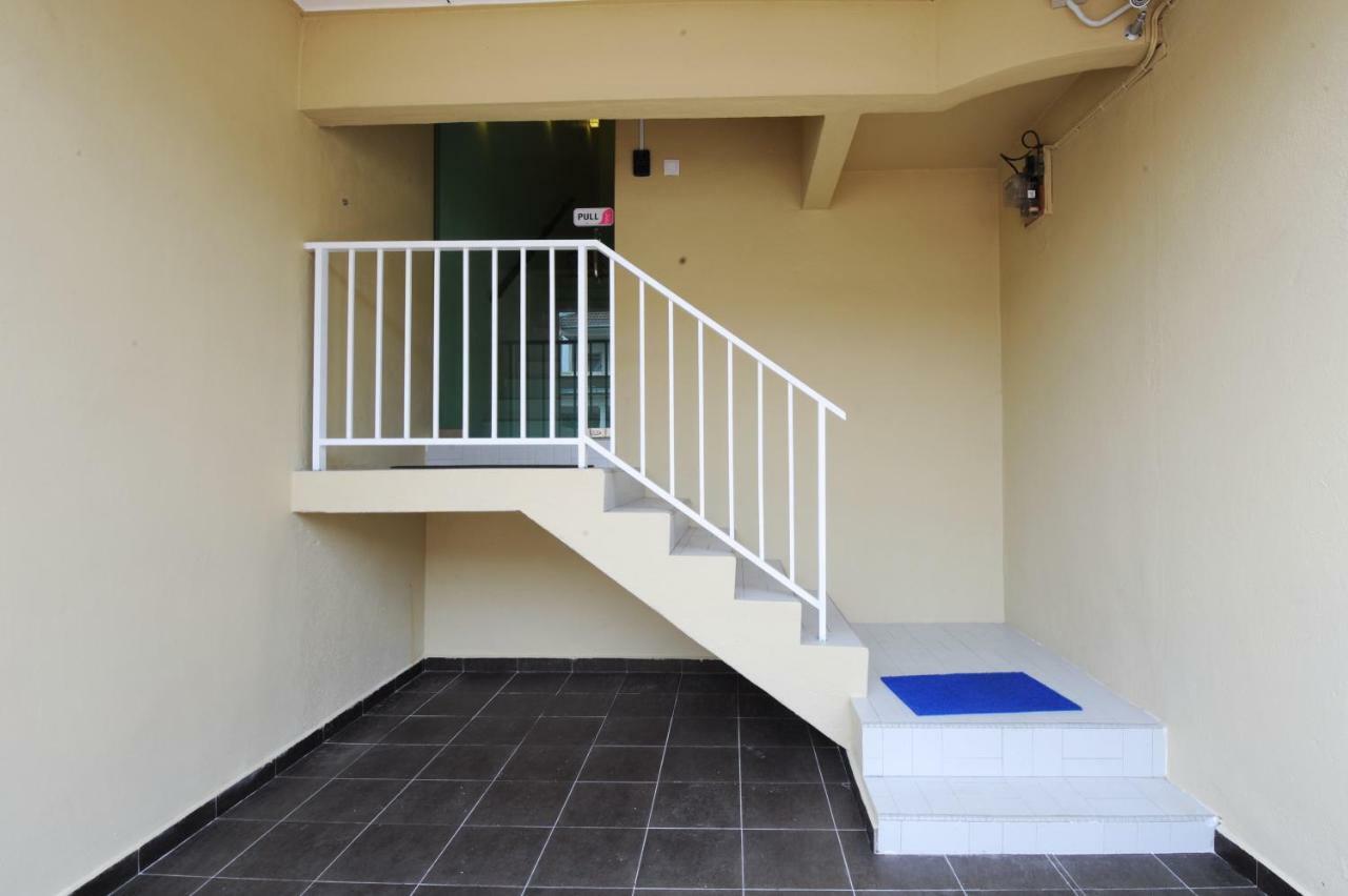 The One Vacation Home Malacca Exteriör bild